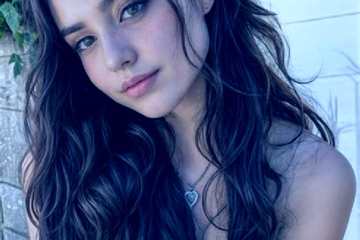 Scarlett, 28, a black hazel-eyed latina companion based in Saray. Offering OWO, Overnight, 69, Dinner Date. Available for incall and outcall, day and evening...