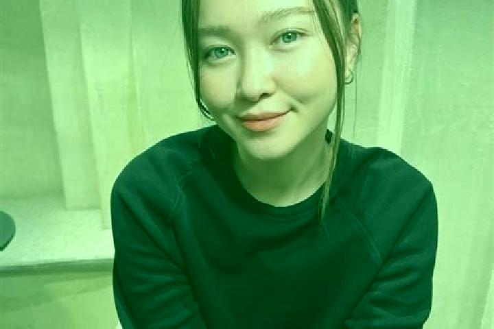 Scarlett, 28, a dark blonde blue-eyed asian companion based in Kinzan. Offering Roleplay, Prostate Massage, Dinner Date. Available for incall and outcall, da...