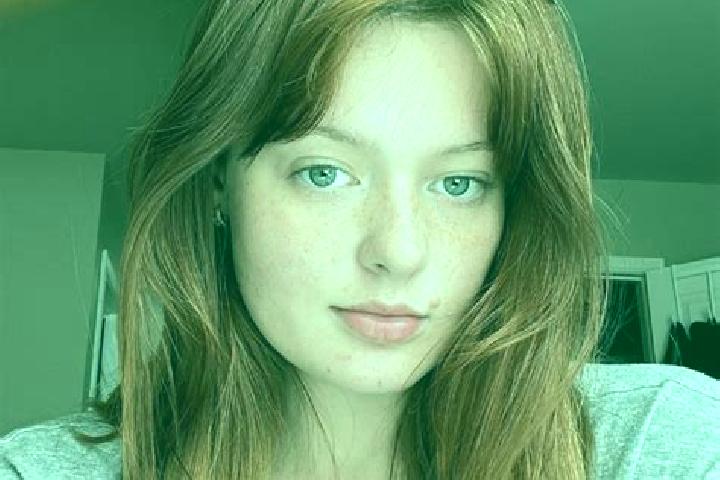 Scarlett, 28, a red grey-eyed mixed companion based in Zeppelinheim. Offering CIM, Duos, Travel Companion, Couples. Available for incall and outcall, day and...