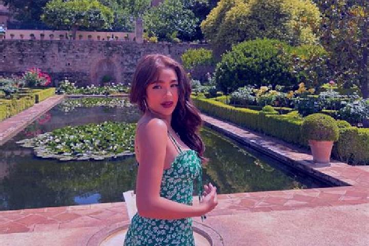 Scarlett, 28 — Escort in Briantes, France