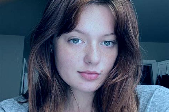 Scarlett, 29, a auburn grey-eyed mixed companion based in Casa de Uceda. Offering A-Level, BDSM, OWO. Available for incall and outcall, overnight bookings av...
