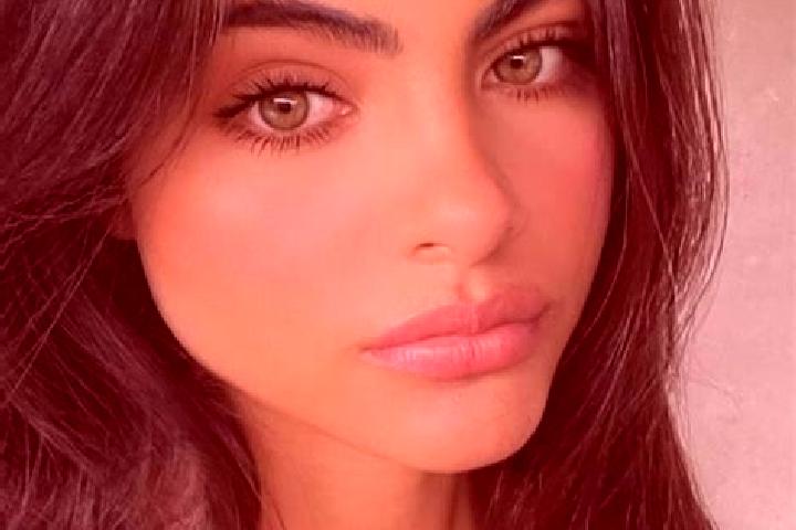 Scarlett, 29, a dark blonde green-eyed indian companion based in Les Grandes-Ventes. Offering Striptease, Tantra, A-Level, Dinner Date. Available for incall ...