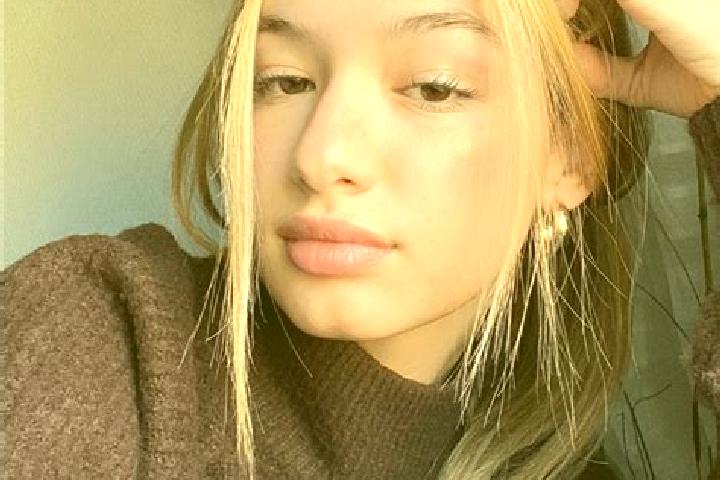 Scarlett, 30, a blonde brown-eyed mixed companion based in Rueil-Malmaison. Offering Duos, Couples, Deep French Kissing. Available for incall and outcall, da...