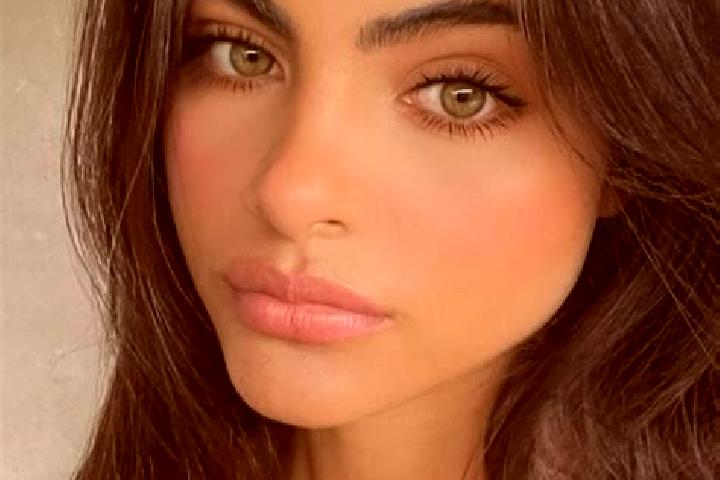Scarlett, 30, a brunette dark-eyed european companion based in Zaviyeh-e Hasan Khan. Offering Overnight, Girlfriend Experience. Available for incall and outc...