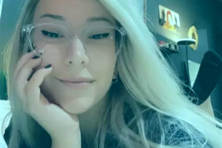 Scarlett, 30, a platinum blonde hazel-eyed mediterranean companion based in Jablonne nad Orlici. Offering Fetish, Roleplay, Erotic Massage. Available for inc...