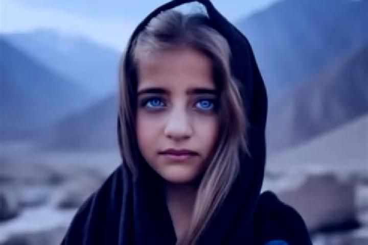 Scarlett, 30, a red blue-eyed middle eastern companion based in Akcatepe. Offering Massage, Party Girl, A-Level, Deep French Kissing, Fetish. Available for i...