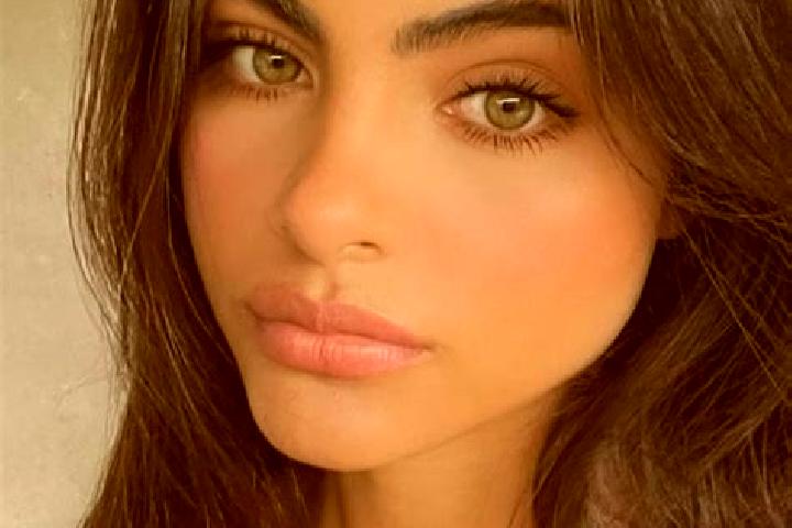Scarlett, 31, a black hazel-eyed middle eastern companion based in Bubullime. Offering Roleplay, Dinner Date, Girlfriend Experience. Available for incall and...