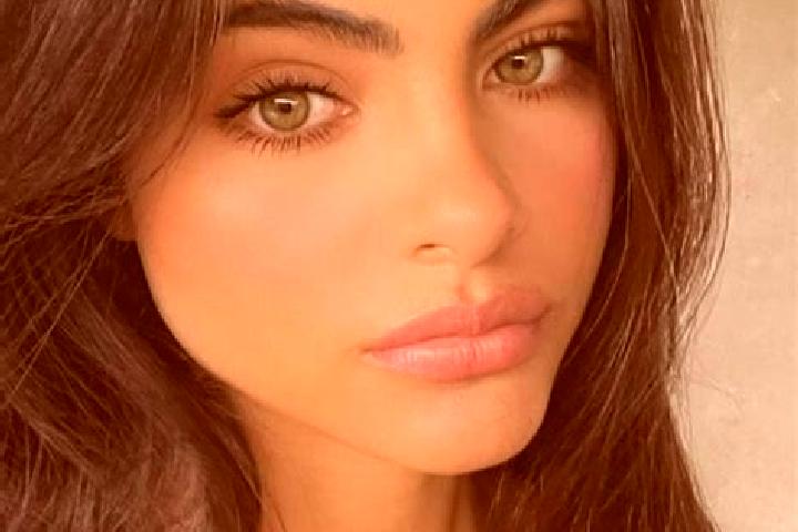 Scarlett, 31, a brunette green-eyed middle eastern companion based in Ploeuc-sur-Lie. Offering GFE, Erotic Massage, Overnight, Travel Companion. Available fo...