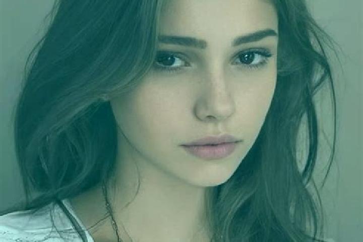Scarlett, 31, a chestnut dark-eyed slavic companion based in Biauzzo. Offering Tantra, CIM, BDSM, Girlfriend Experience. Available for incall and outcall, da...
