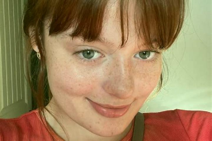 Scarlett, 31, a red green-eyed mixed companion based in Zrabisseifla. Offering OWO, Travel Companion, Striptease. Available for incall and outcall, day and e...