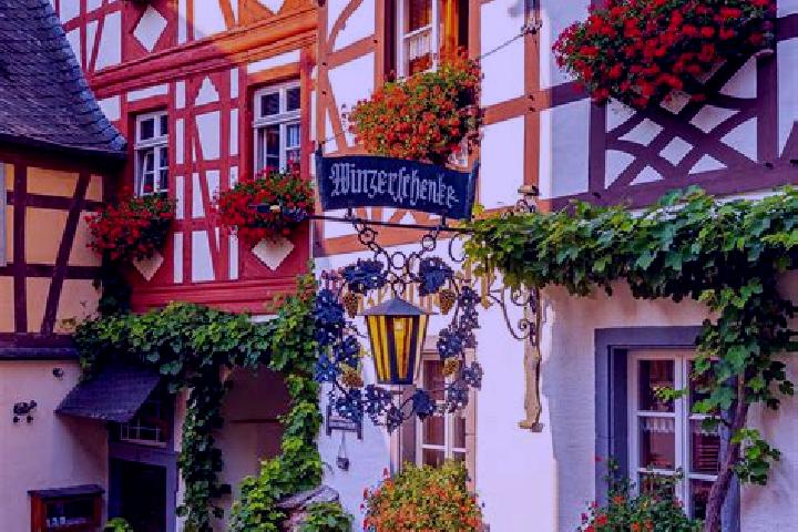 Scarlett, 31 — Escort in Mittelschontal, Germany