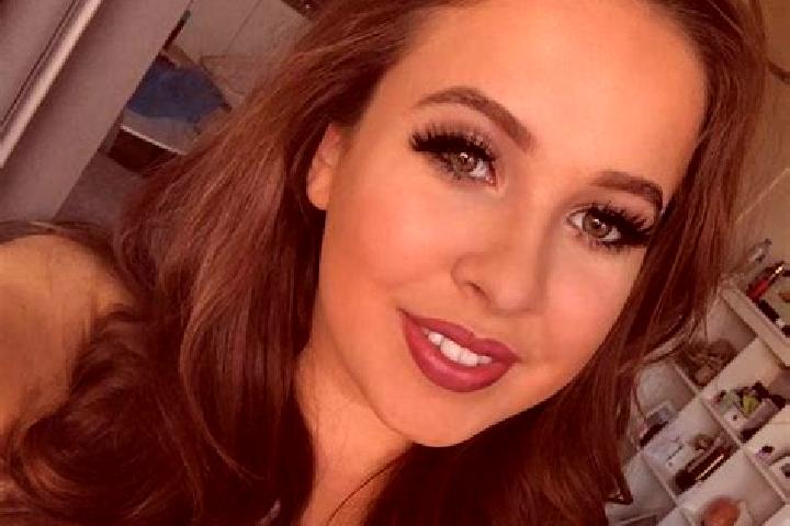 Scarlett, 32, a auburn brown-eyed mediterranean companion based in Sao Joao das Duas Pontes. Offering A-Level, Duos, Tantra, CIM. Available for incall and ou...