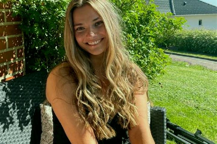 Scarlett, 32 — Escort in Neder Holluf, Denmark