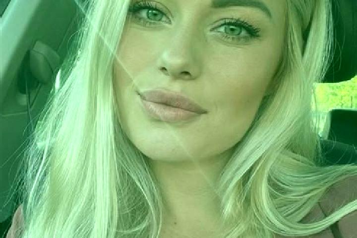 Scarlett, 33, a blonde hazel-eyed ebony companion based in San Giuliano Nuovo. Offering Domination, Overnight, Roleplay, Striptease, Duos. Available for inca...