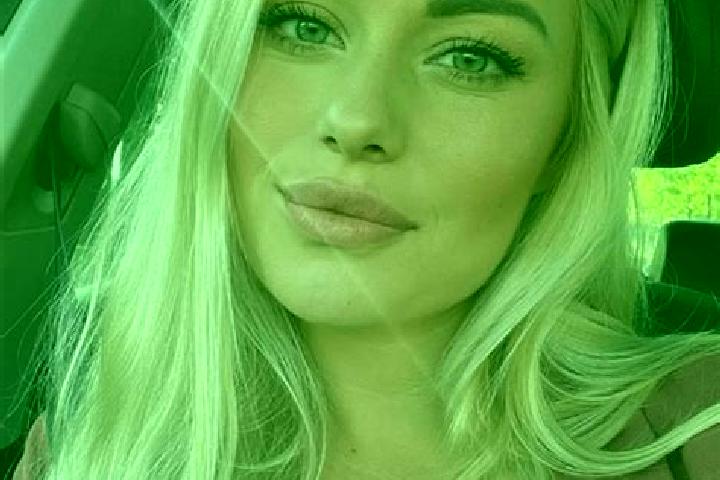 Scarlett, 33, a blonde hazel-eyed latina companion based in Santa Cruz de Mora. Offering BDSM, Roleplay, 69. Available for incall and outcall, day and evenin...