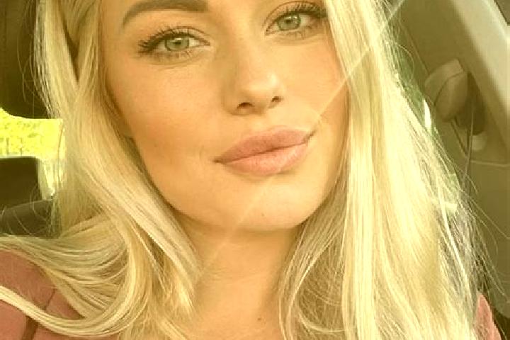 Scarlett, 33, a blonde hazel-eyed middle eastern companion based in Mombretto. Offering Dinner Date, Couples, Prostate Massage, Massage. Available for incall...