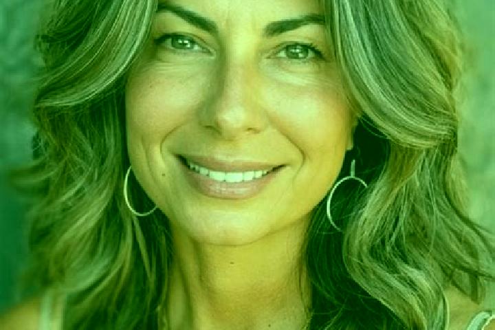 Scarlett, 33, a brunette grey-eyed middle eastern companion based in Howden. Offering Massage, OWO. Available for incall and outcall, day and evening dates.