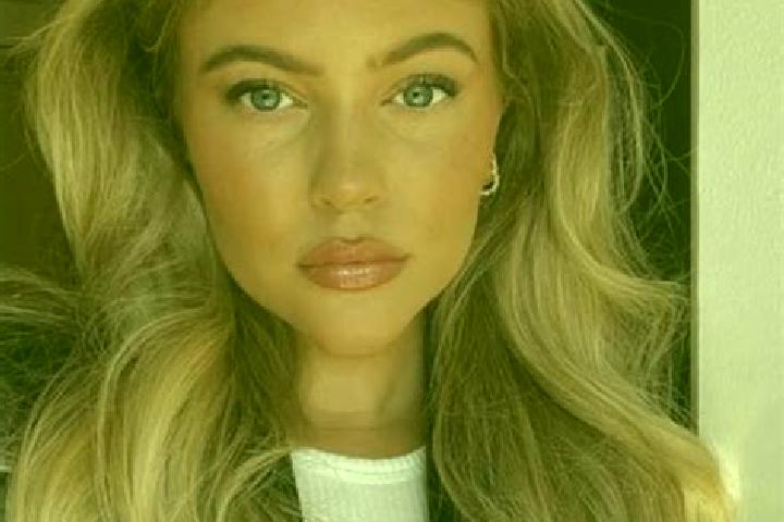 Scarlett, 33, a dark blonde dark-eyed middle eastern companion based in Ph av. Offering Girlfriend Experience, Tantra, A-Level. Available for incall and outc...