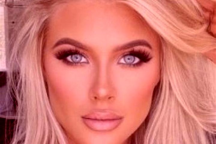 Scarlett, 33, a platinum blonde brown-eyed latina companion based in Assiut. Offering CIM, Striptease, Duos, Tantra, Girlfriend Experience. Available for inc...