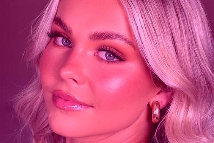 Scarlett, 33 — Escort in Jamieson Place, Canada