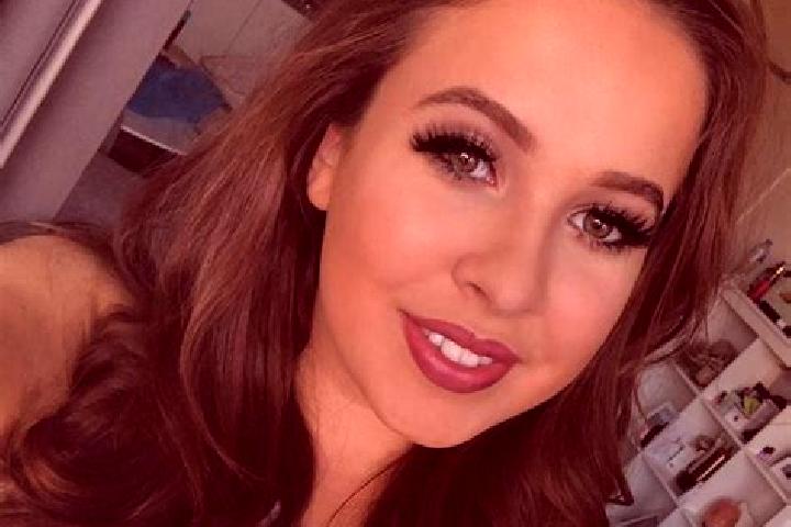 Scarlett, 34, a auburn brown-eyed mediterranean companion based in Marcellano. Offering Erotic Massage, Striptease, Couples, CIM, A-Level. Available for inca...