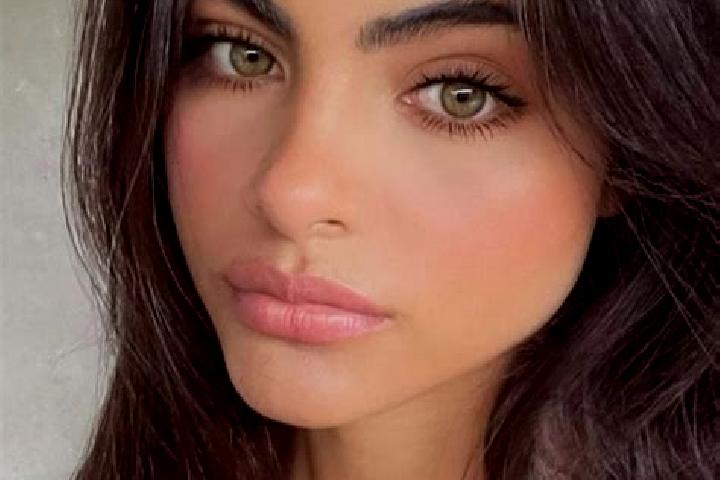 Scarlett, 34, a black hazel-eyed caucasian companion based in Ciralik. Offering Domination, Travel Companion, Overnight, Tantra, Party Girl. Available for in...