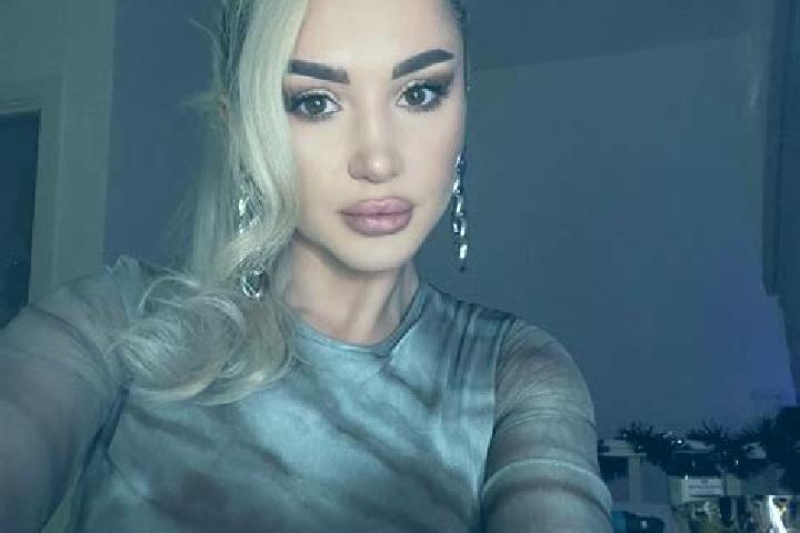 Scarlett, 34, a blonde amber-eyed ebony companion based in Kalynivskyi. Offering GFE, BDSM, Fetish, OWO. Available for incall and outcall, day and evening da...