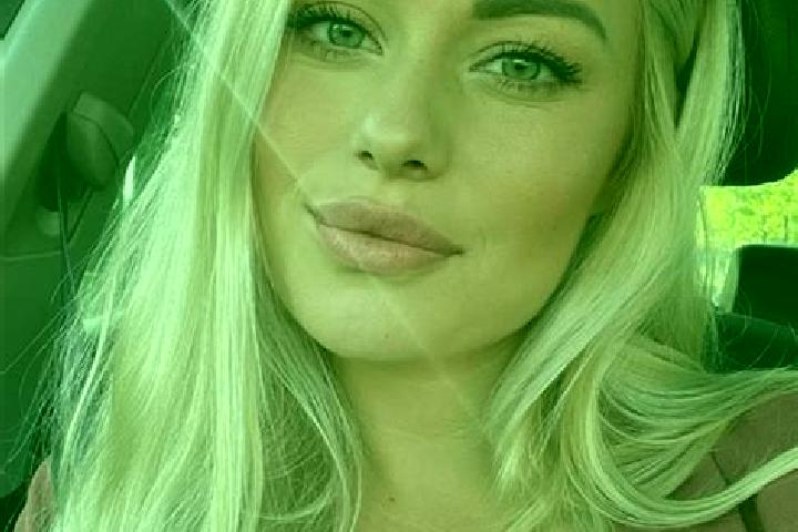 Scarlett, 34, a blonde hazel-eyed caucasian companion based in Lo Arado. Offering Duos, Tantra, Massage, CIM. Available for incall and outcall, day and eveni...