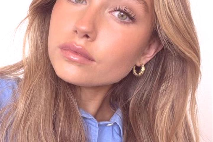 Scarlett, 34, a dark blonde green-eyed european companion based in Criwik. Offering Party Girl, BDSM, GFE, Dinner Date. Available for incall and outcall, day...