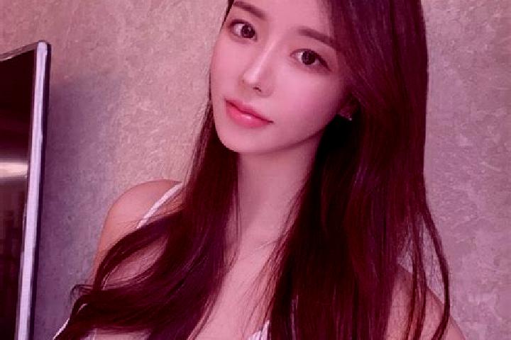 Scarlett, 34 — Escort in Xiaoyangqi, China