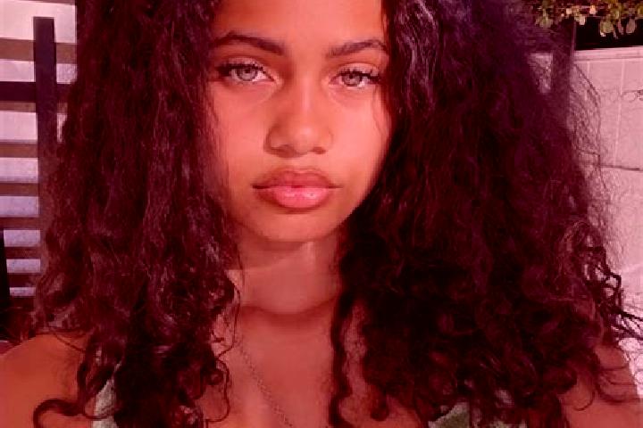 Scarlett, 35, a black green-eyed mixed companion based in Sepanjang. Offering Massage, Tantra, Couples, OWO, 69. Available for incall and outcall, day and ev...