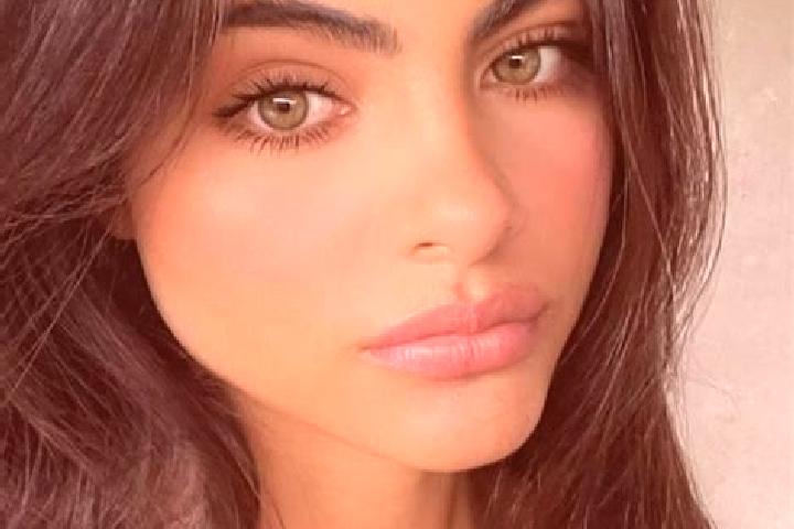 Scarlett, 35, a black hazel-eyed european companion based in Neu Boltenhagen. Offering Domination, Erotic Massage, 69, Girlfriend Experience, BDSM. Available...