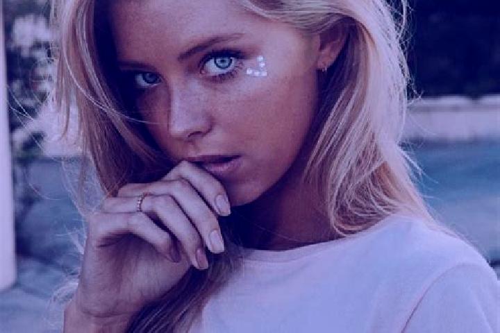 Scarlett, 35, a blonde blue-eyed caucasian companion based in Brzyska. Offering Duos, Couples, Prostate Massage, Tantra, Massage. Available for incall and ou...