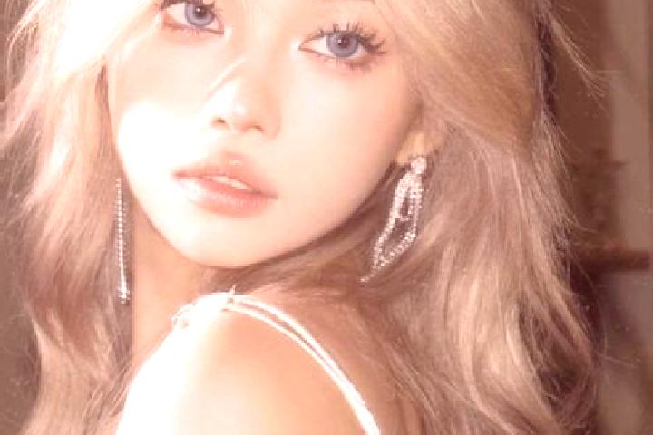 Scarlett, 35, a blonde brown-eyed asian companion based in Lianhu. Offering Overnight, 69, Striptease. Available for incall and outcall, day and evening dates.