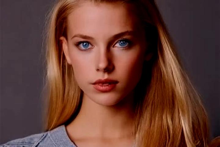 Scarlett, 35, a blonde grey-eyed indian companion based in Pisecne. Offering Erotic Massage, CIM, 69. Available for incall and outcall, overnight bookings av...
