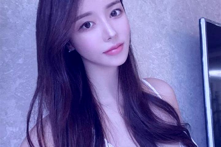 Scarlett, 35 — Escort in Beiwu, China