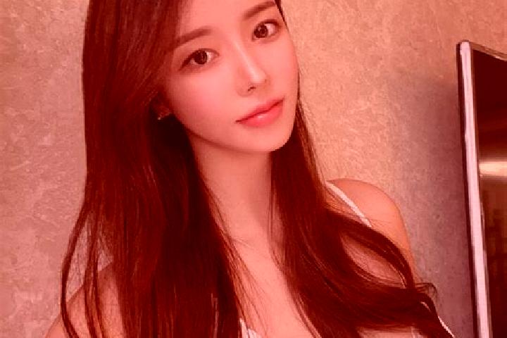 Scarlett, 35 — Escort in Nggesa, Indonesia