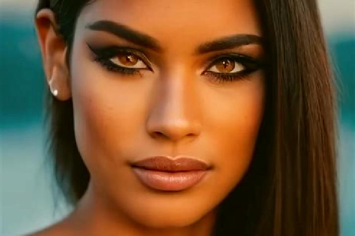 Scarlett, 36, a auburn amber-eyed latina companion based in El Carmen. Offering Deep French Kissing, OWO, Tantra. Available for incall and outcall, day and e...
