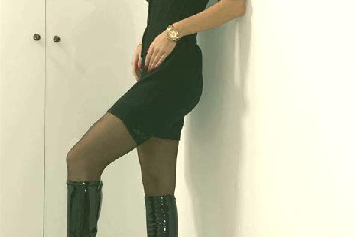 Scarlett, 36, a black dark-eyed european companion based in Fenghuo. Offering Duos, Roleplay, BDSM, Party Girl, Tantra. Available for incall and outcall, ove...