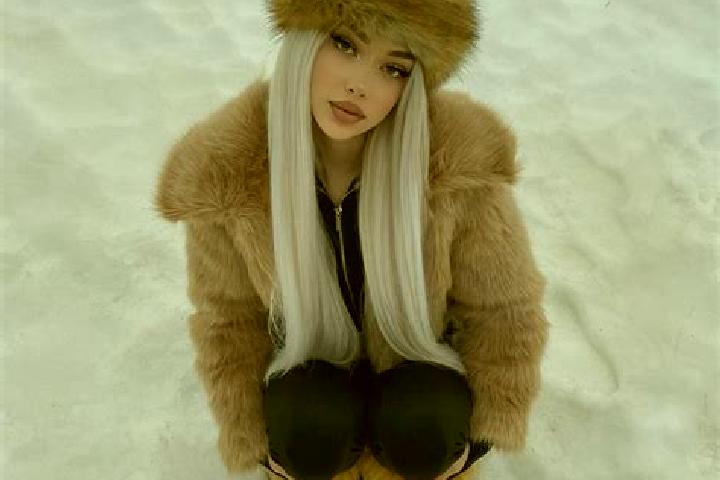 Scarlett, 36, a blonde amber-eyed slavic companion based in Kira. Offering Tantra, 69, Erotic Massage. Available for incall and outcall, day and evening dates.