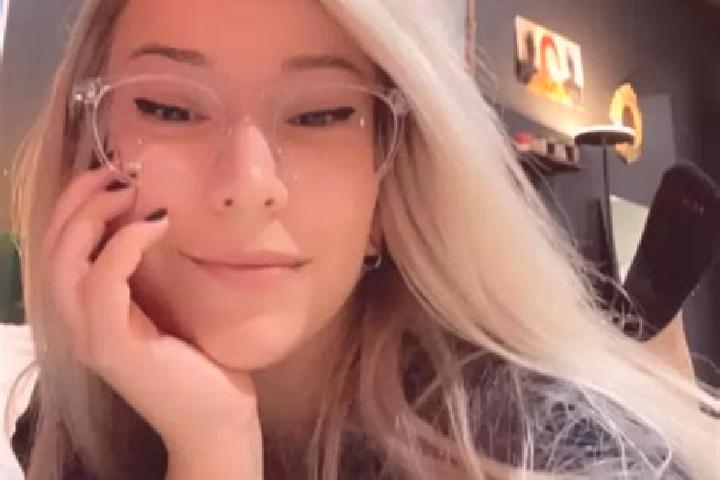 Scarlett, 36, a blonde grey-eyed mixed companion based in Youngsville. Offering Roleplay, Overnight, Massage. Available for incall and outcall, overnight boo...