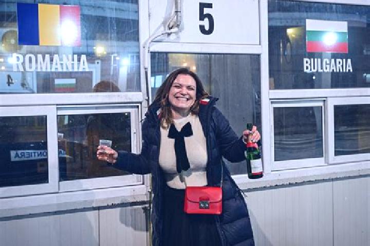 Scarlett, 36 — Escort in Cristur, Romania