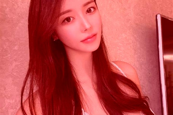 Scarlett, 36 — Escort in Karangtanjung, Indonesia