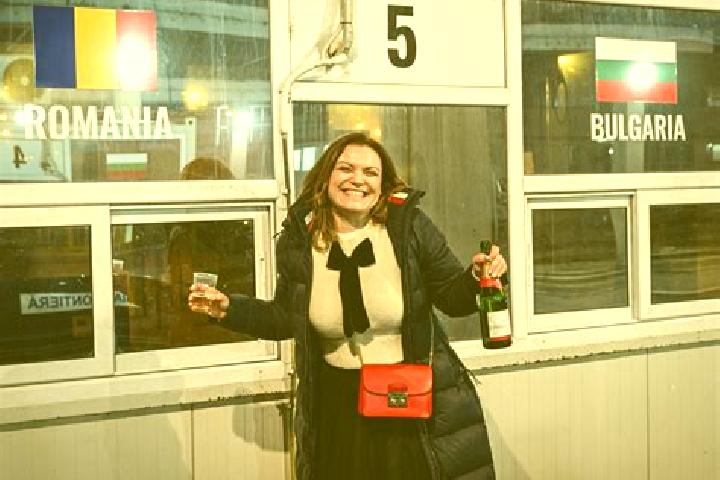 Scarlett, 36 — Escort in Minis, Romania