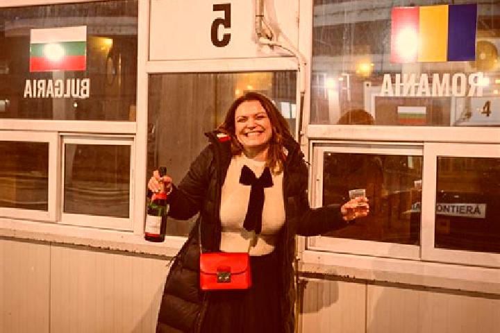 Scarlett, 36 — Escort in Miorcani, Romania