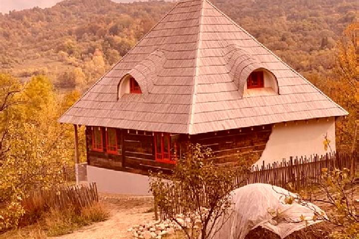 Scarlett, 36 — Escort in Sarbii-Magura, Romania