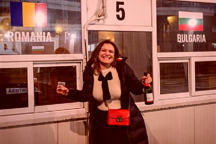 Scarlett, 36 — Escort in Varbila, Romania