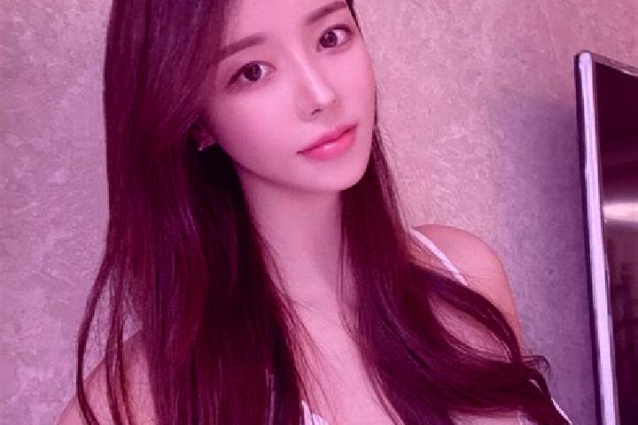 Scarlett, 36 — Escort in Xingnong, China