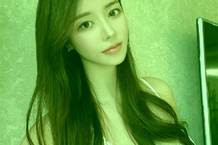 Scarlett, 36 — Escort in Zhenluoying, China