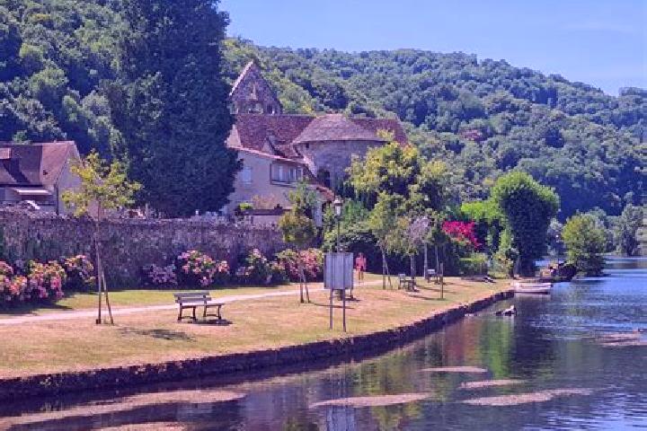 Scarlett, 37 — Escort in Beaulieu-sur-Dordogne, France